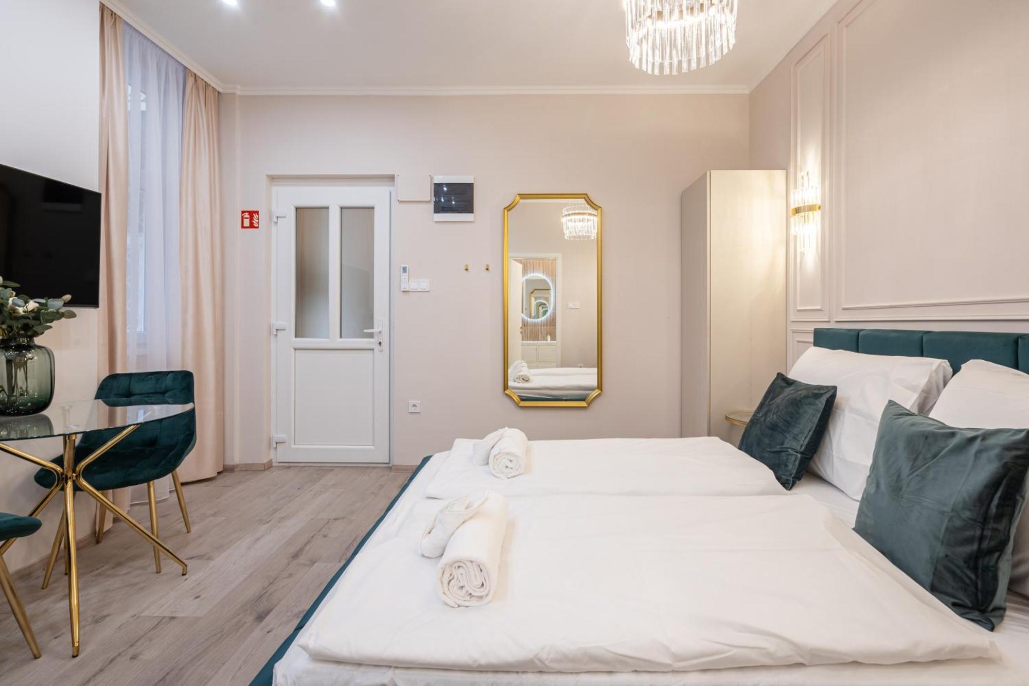 Kiraly 33 - Hidden Gem - Location By Bqa Appartement