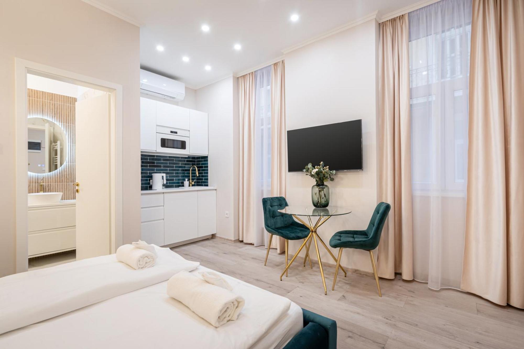 Kiraly 33 - Hidden Gem - Location By Bqa Apartament *